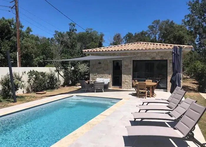 Ucellu Sur 600 M2 Avec Acces Privilegie Et Piscine Privee Chauffee Villa *