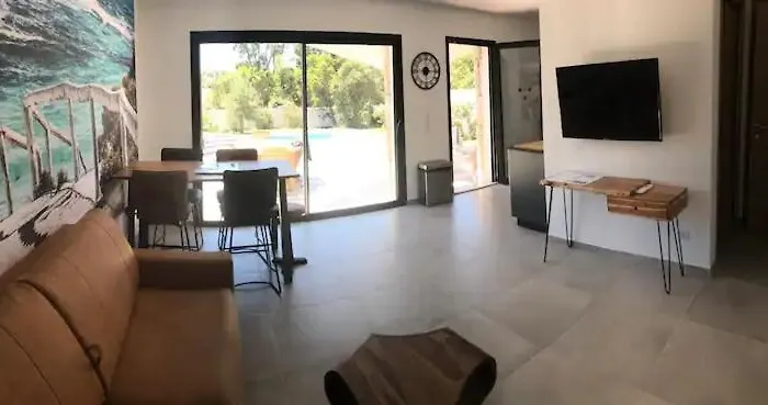 Ucellu Sur 600 M2 Avec Acces Privilegie Et Piscine Privee Chauffee Villa